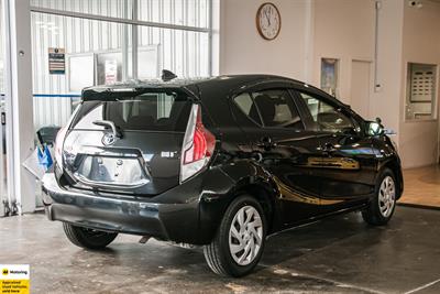 2015 Toyota Aqua - Thumbnail