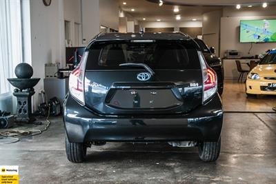 2015 Toyota Aqua - Thumbnail