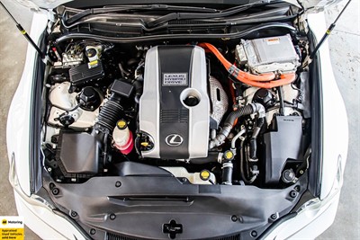 2013 Lexus IS 300h - Thumbnail