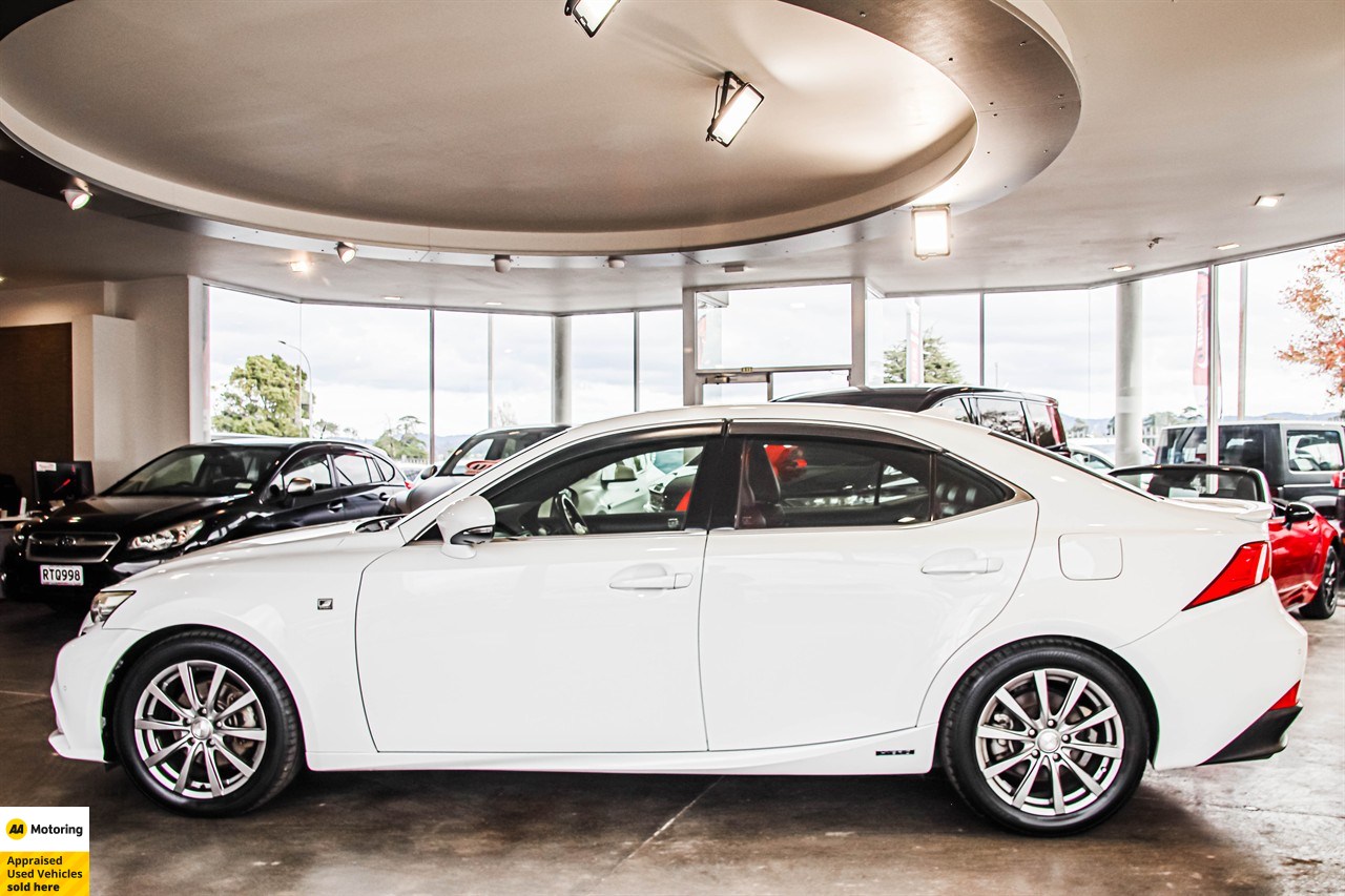 2013 Lexus IS 300h