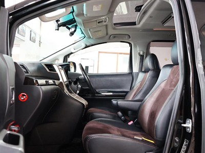 2015 Toyota Alphard - Thumbnail