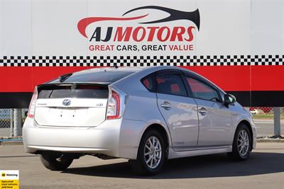 2014 Toyota Prius - Thumbnail