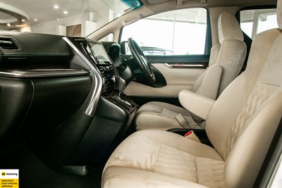 2023 Toyota Alphard - Thumbnail