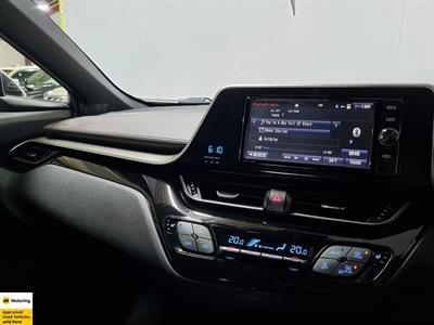 2017 Toyota C-HR - Thumbnail