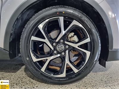 2017 Toyota C-HR - Thumbnail