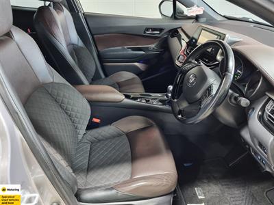 2017 Toyota C-HR - Thumbnail