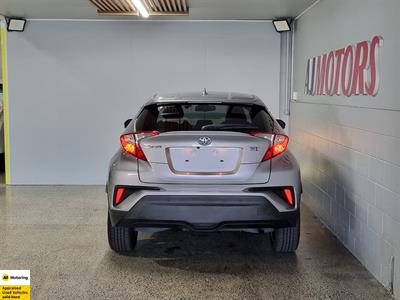 2017 Toyota C-HR - Thumbnail