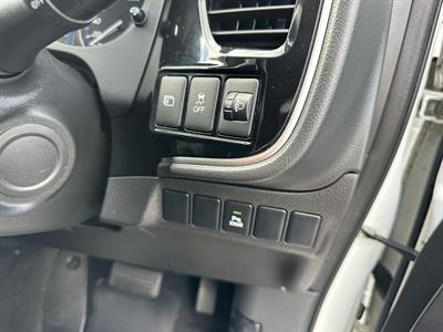 2017 Mitsubishi Outlander - Thumbnail