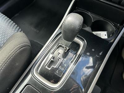 2017 Mitsubishi Outlander - Thumbnail