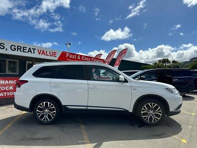 2017 Mitsubishi Outlander - Thumbnail