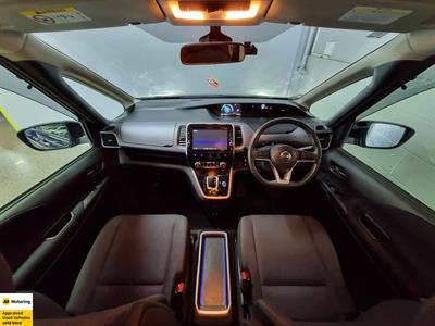 2018 Nissan Serena - Thumbnail