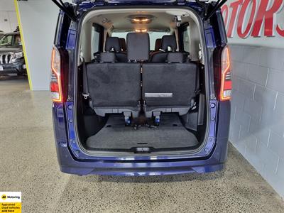 2018 Nissan Serena - Thumbnail