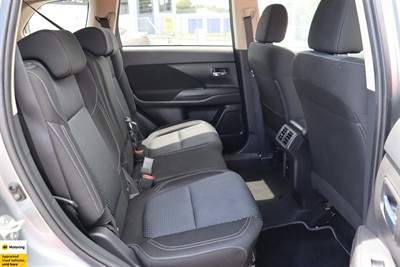 2021 Mitsubishi Outlander - Thumbnail