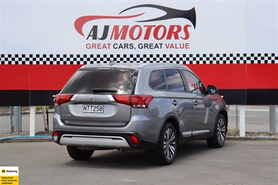 2021 Mitsubishi Outlander - Thumbnail