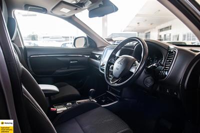2020 Mitsubishi Outlander - Thumbnail