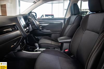 2020 Mitsubishi Outlander - Thumbnail