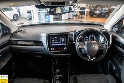 2020 Mitsubishi Outlander - Thumbnail
