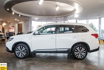 2020 Mitsubishi Outlander - Thumbnail