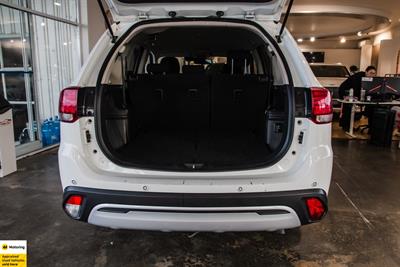 2020 Mitsubishi Outlander - Thumbnail