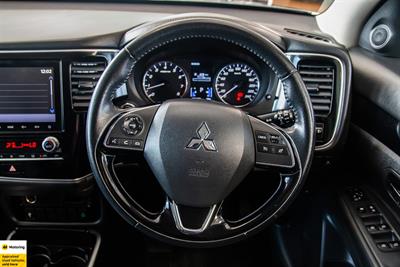 2020 Mitsubishi Outlander - Thumbnail