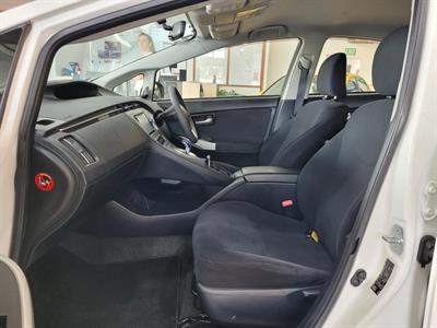 2012 Toyota Prius - Thumbnail