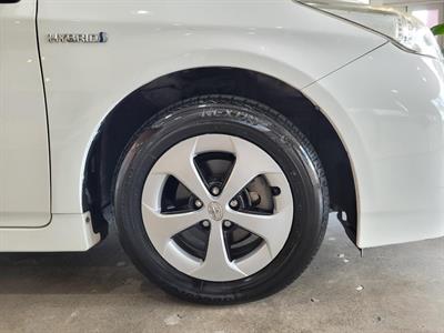 2012 Toyota Prius - Thumbnail