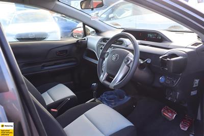 2014 Toyota Aqua - Thumbnail