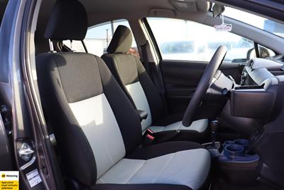 2014 Toyota Aqua - Thumbnail