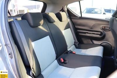 2014 Toyota Aqua - Thumbnail