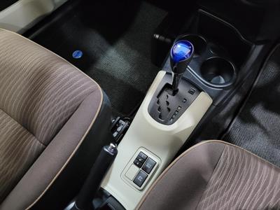 2013 Toyota Aqua - Thumbnail