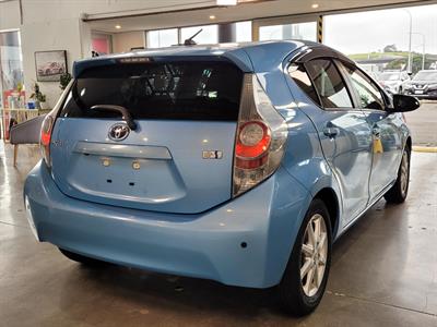 2013 Toyota Aqua - Thumbnail