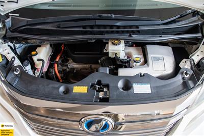 2012 Toyota Vellfire - Thumbnail