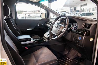 2012 Toyota Vellfire - Thumbnail