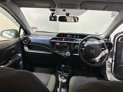 2017 Toyota Aqua - Thumbnail