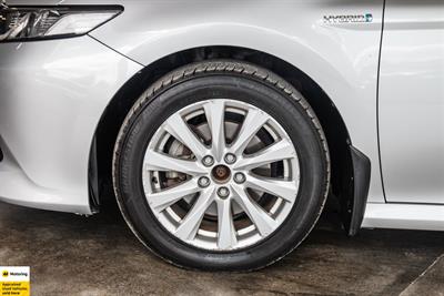 2019 Toyota Camry - Thumbnail