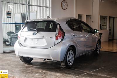 2015 Toyota Aqua - Thumbnail
