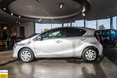 2015 Toyota Aqua - Thumbnail