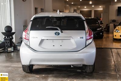 2015 Toyota Aqua - Thumbnail