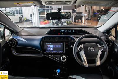 2015 Toyota Aqua - Thumbnail