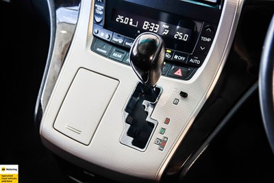 2013 Toyota Alphard - Thumbnail