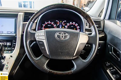2013 Toyota Alphard - Thumbnail