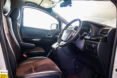 2013 Toyota Alphard - Thumbnail