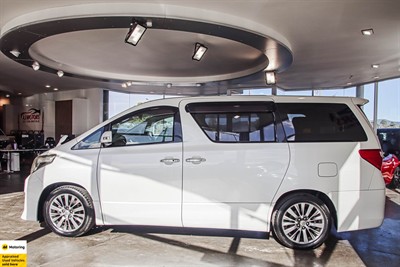2013 Toyota Alphard - Thumbnail