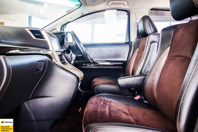 2013 Toyota Alphard - Thumbnail