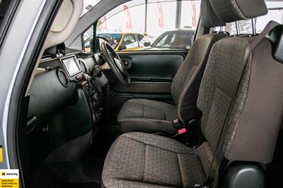 2014 Toyota Porte - Thumbnail
