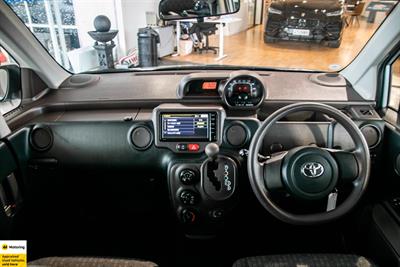 2014 Toyota Porte - Thumbnail
