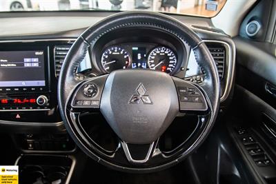 2020 Mitsubishi Outlander - Thumbnail