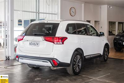 2020 Mitsubishi Outlander - Thumbnail