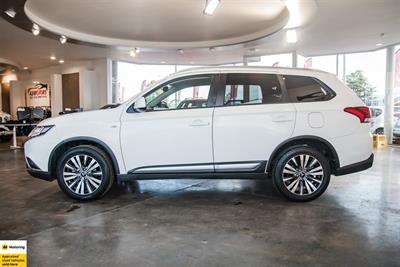 2020 Mitsubishi Outlander - Thumbnail