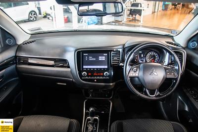 2020 Mitsubishi Outlander - Thumbnail